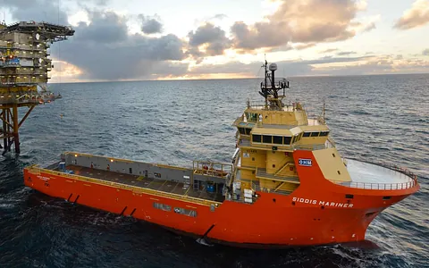 Siddis Mariner ved oljeplattform